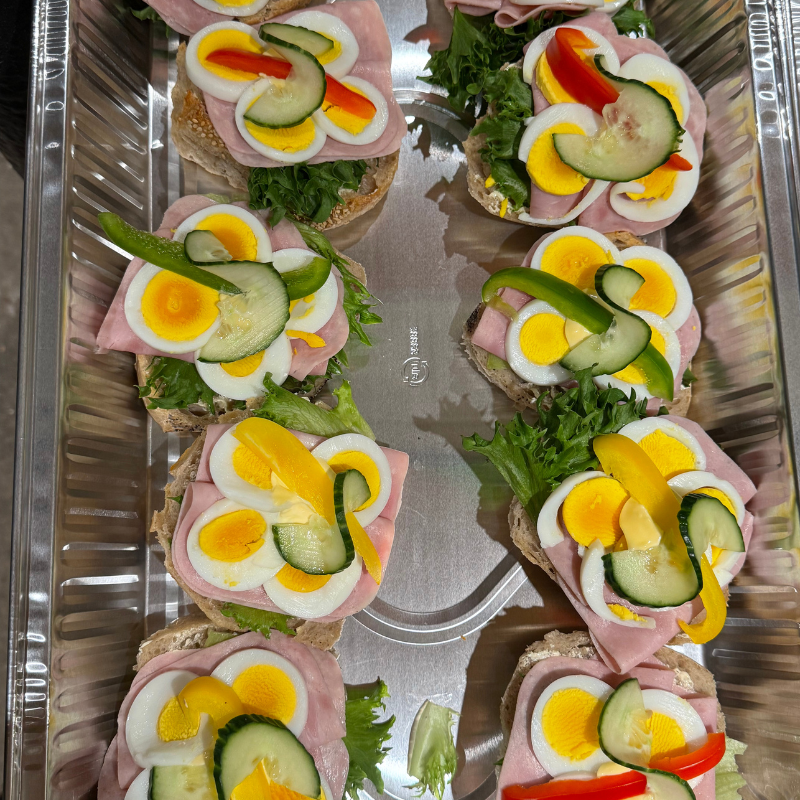 Påsmurte surdeigsstykker